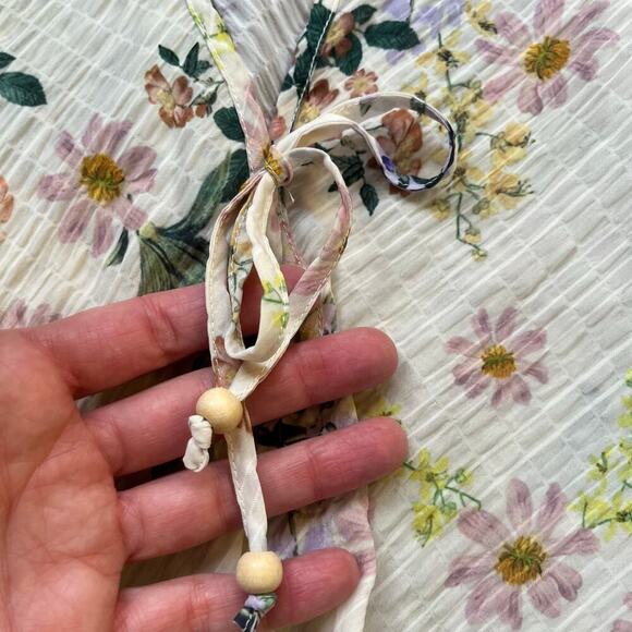 Zara Women's Lightweight Floral V-Neck Blouse Cream Size S - Picture 8 of 10